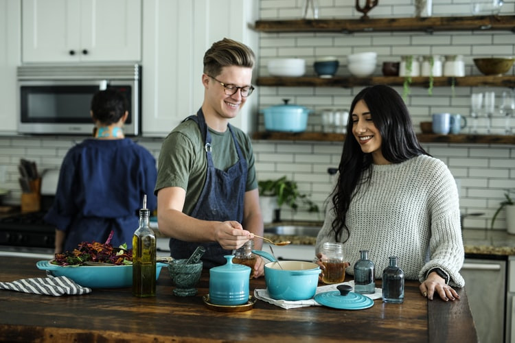 A couple trying a cooking class.